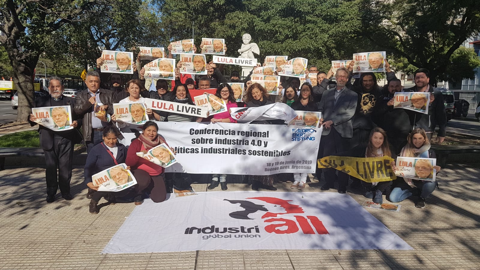  Os participantes da Conferência se manifestaram em defesa da liberdade de Lula